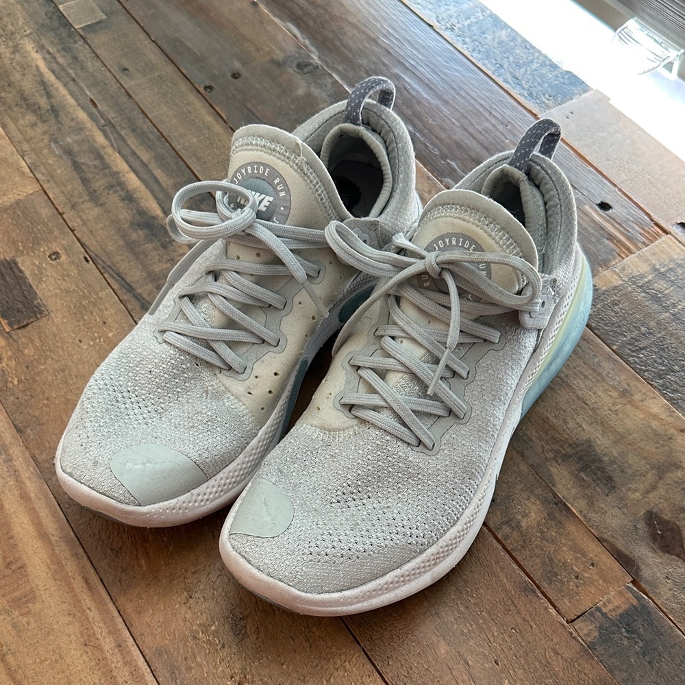 Nike Light Gray Athletic Shoes